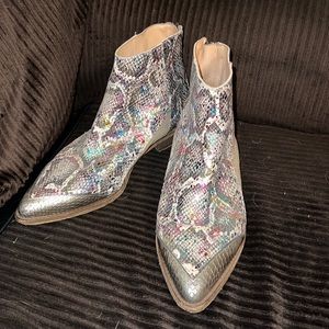 EUC Zadig & Voltaire size 10 leather boots in snakeskin